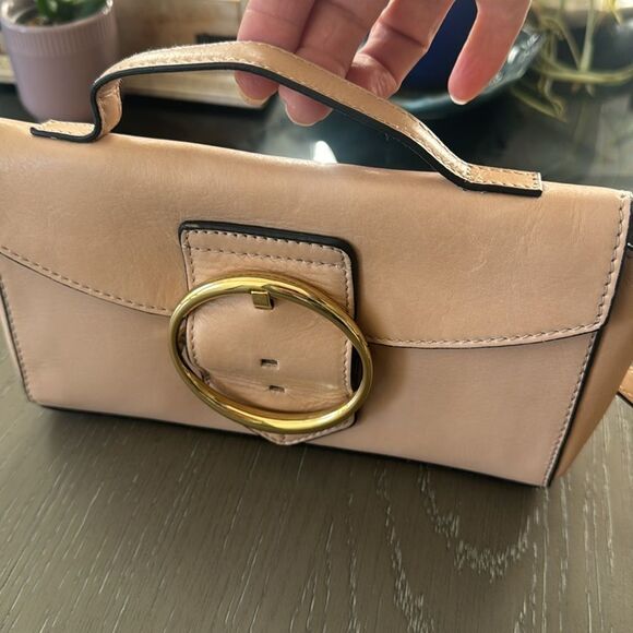 Tignanello Elegant Light Peach Leather Crossbody Bag Gold Tone Ring Accents EUC - Picture 3 of 14